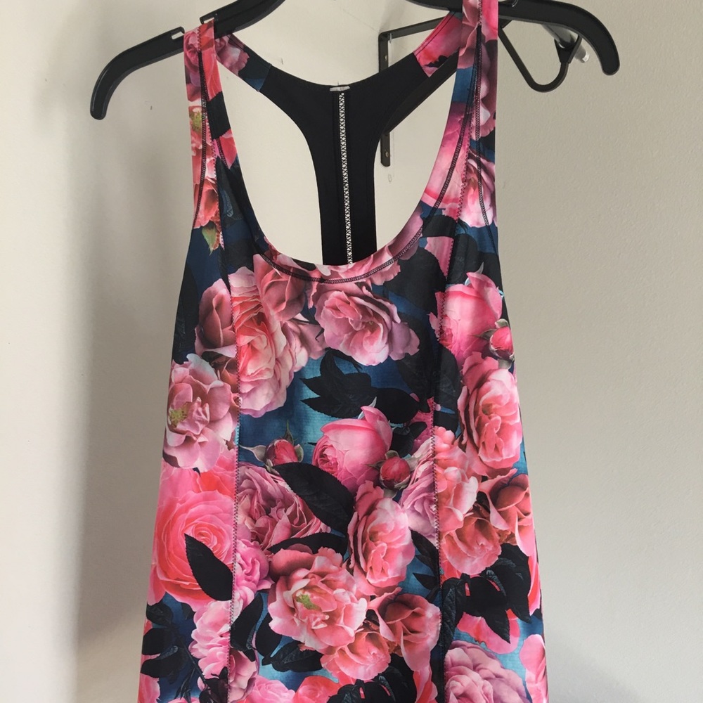 Lululemon Tank size 8/Medium Unique Print